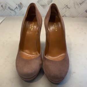Authentic Gucci Pink Tan Suede Scamosciato Pumps 35.5